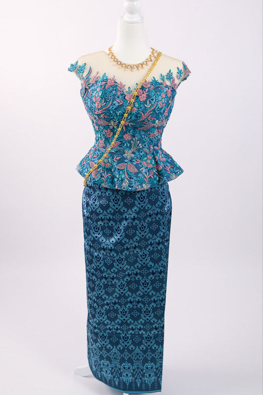 Traditional outfit with a patterned top and skirt on a mannequin against a white background

Details

JPG

 • 750 × 1200

 • 268.83 kB

Added Sep 9, 2025

Used in

Products (1)


Crop and transform


Resize


Draw


Color background


Replace background