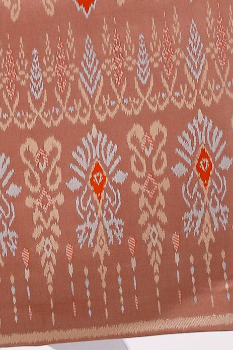 Textile with a geometric pattern on a plain background